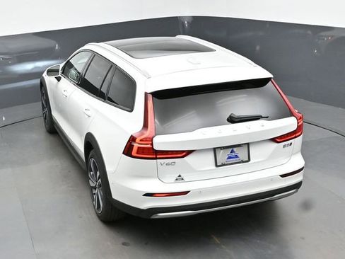 Used 2025 Volvo V60 B5 Cross Country Plus AWD/4WD image 21