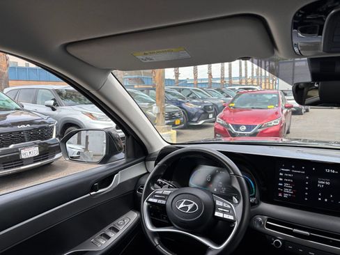 Used 2025 Hyundai Palisade SEL FWD image 38