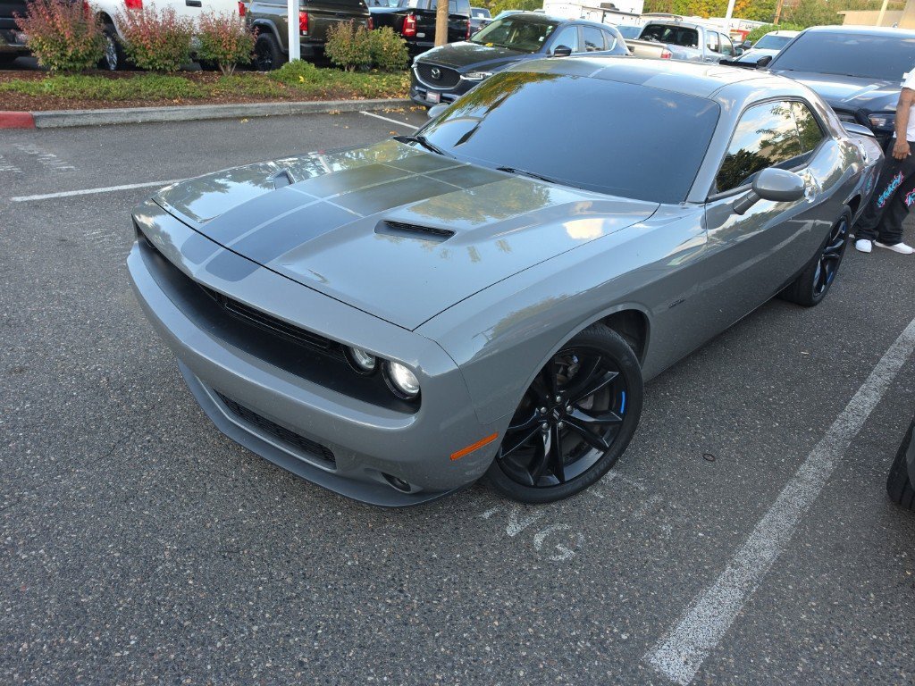 Used 2017 Dodge Challenger R/T w/ Driver Convenience Group RWD image 2