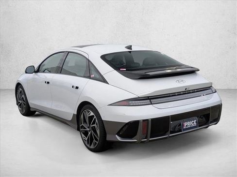 Used 2025 Hyundai Ioniq 6 Limited image 8