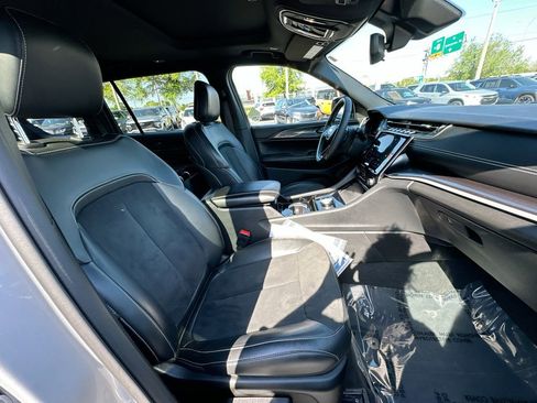 Used 2023 Jeep Grand Cherokee L Laredo AWD/4WD image 28
