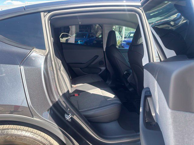 Used 2026 Tesla Model Y AWD image 33