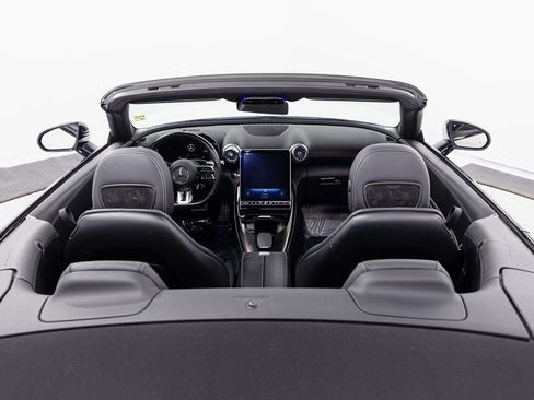 Used 2022 Mercedes-Benz SL 55 AMG 4MATIC w/ Driver Assistance Package image 28