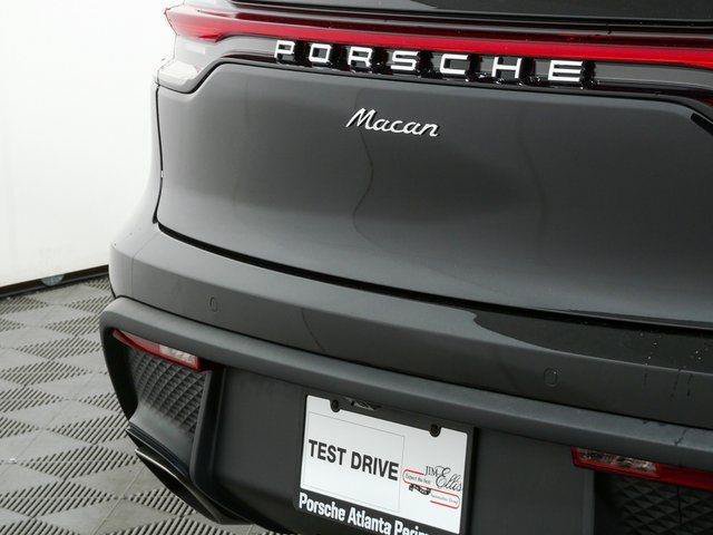 Certified 2026 Porsche Macan AWD/4WD image 37