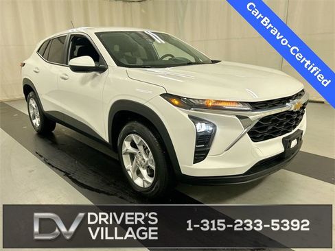 Certified 2025 Chevrolet Trax LS w/ LS Convenience Package image 1