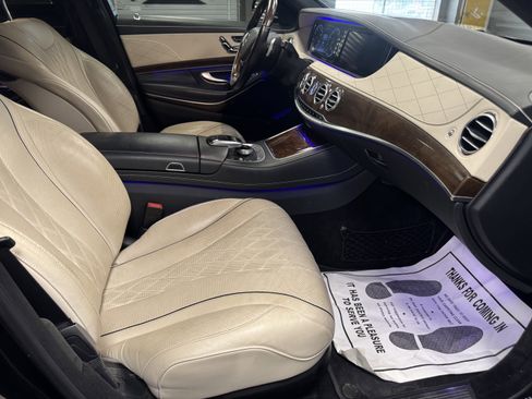 Used 2015 Mercedes-Benz S 550 Sedan w/ Sport Package w/ Sport Package image 19