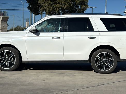 Used 2020 Ford Expedition Limited w/ Special Edition Package image 4