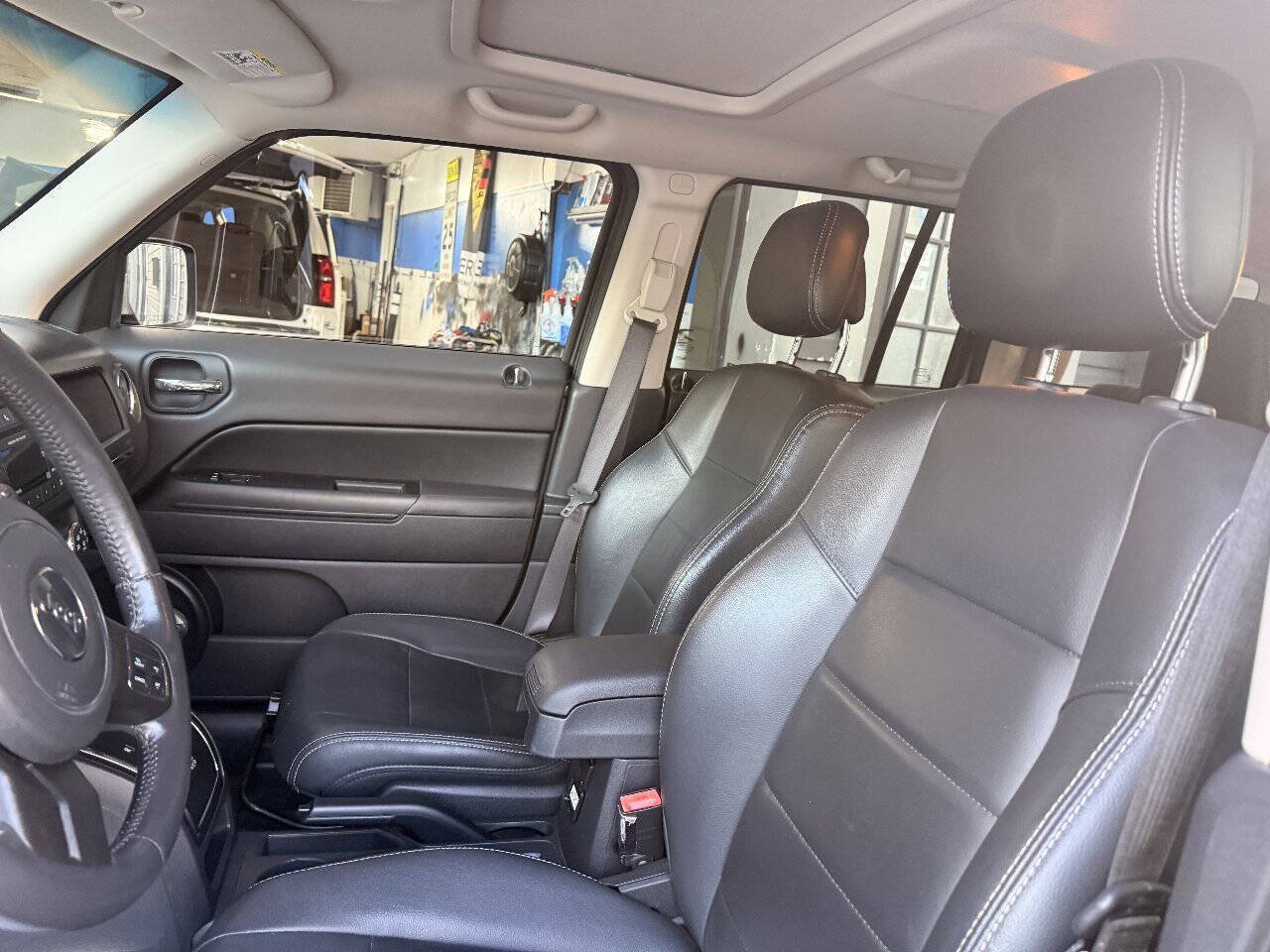 Used 2015 Jeep Patriot High Altitude AWD/4WD image 13