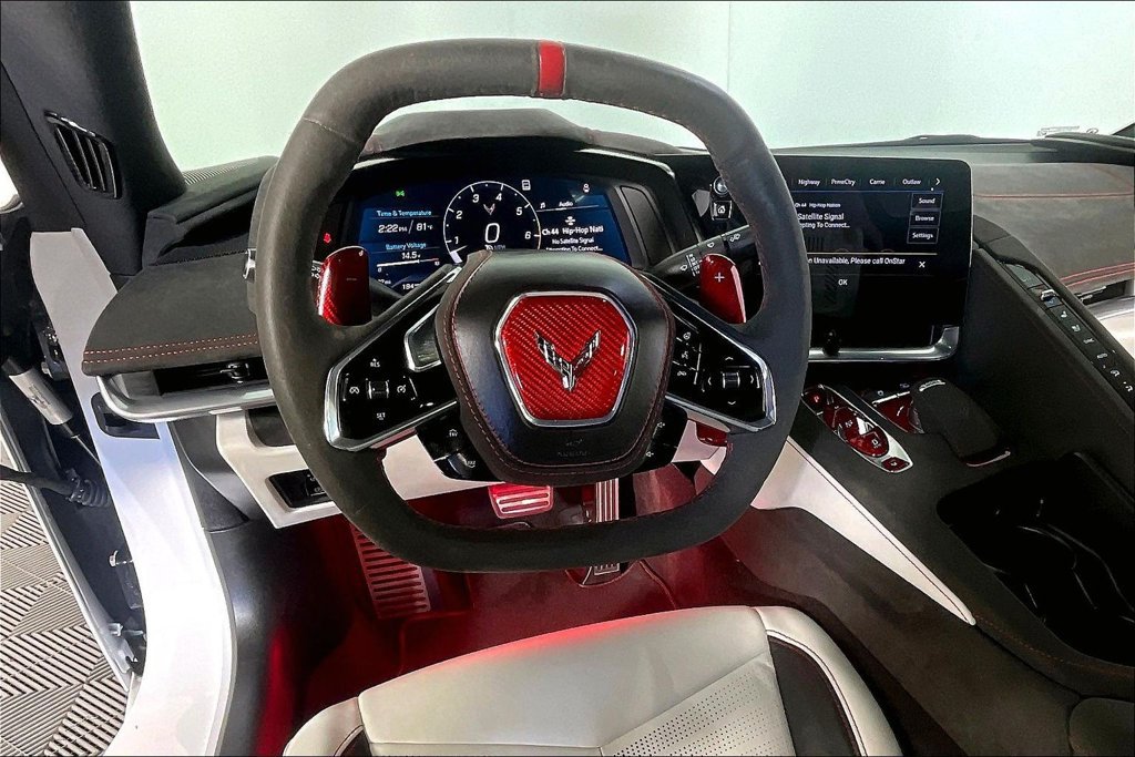 Used 2023 Chevrolet Corvette Stingray Premium Conv w/ Z51 Performance Package RWD image 6
