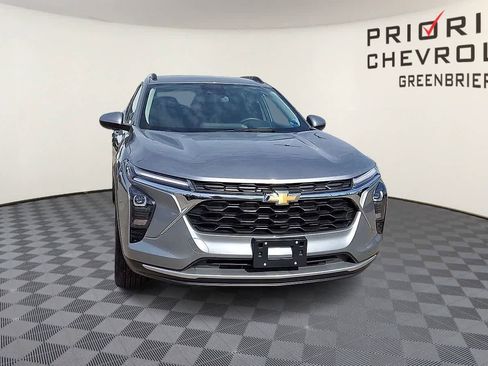 Used 2024 Chevrolet Trax LT w/ Driver Confidence Package FWD image 3