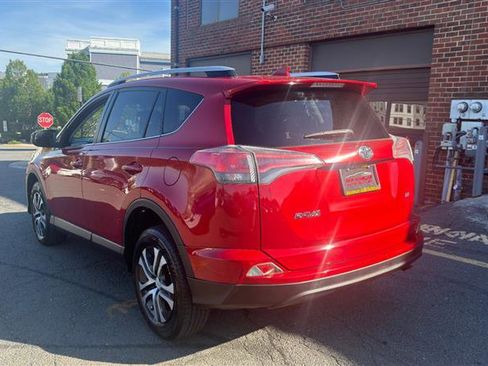 Used 2016 Toyota RAV4 LE FWD image 9