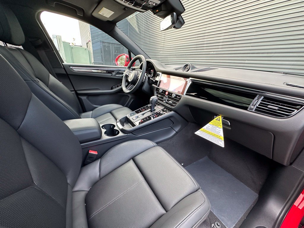 Certified 2026 Porsche Macan AWD/4WD image 37