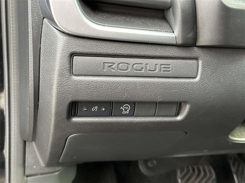 Used 2023 Nissan Rogue S image 19
