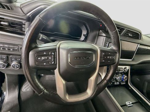 Used 2022 GMC Yukon XL Denali w/ Denali Ultimate Package AWD/4WD image 5