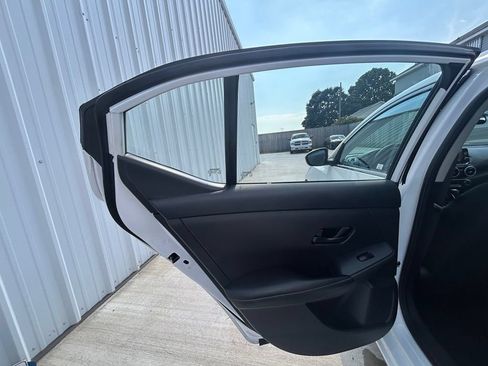 Used 2025 Nissan Sentra S FWD image 15