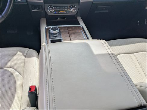 Used 2020 Ford Expedition Platinum RWD image 18