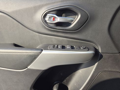 Used 2022 Jeep Cherokee Latitude image 24