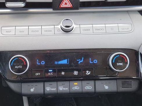 Used 2025 Hyundai Elantra Limited FWD image 16