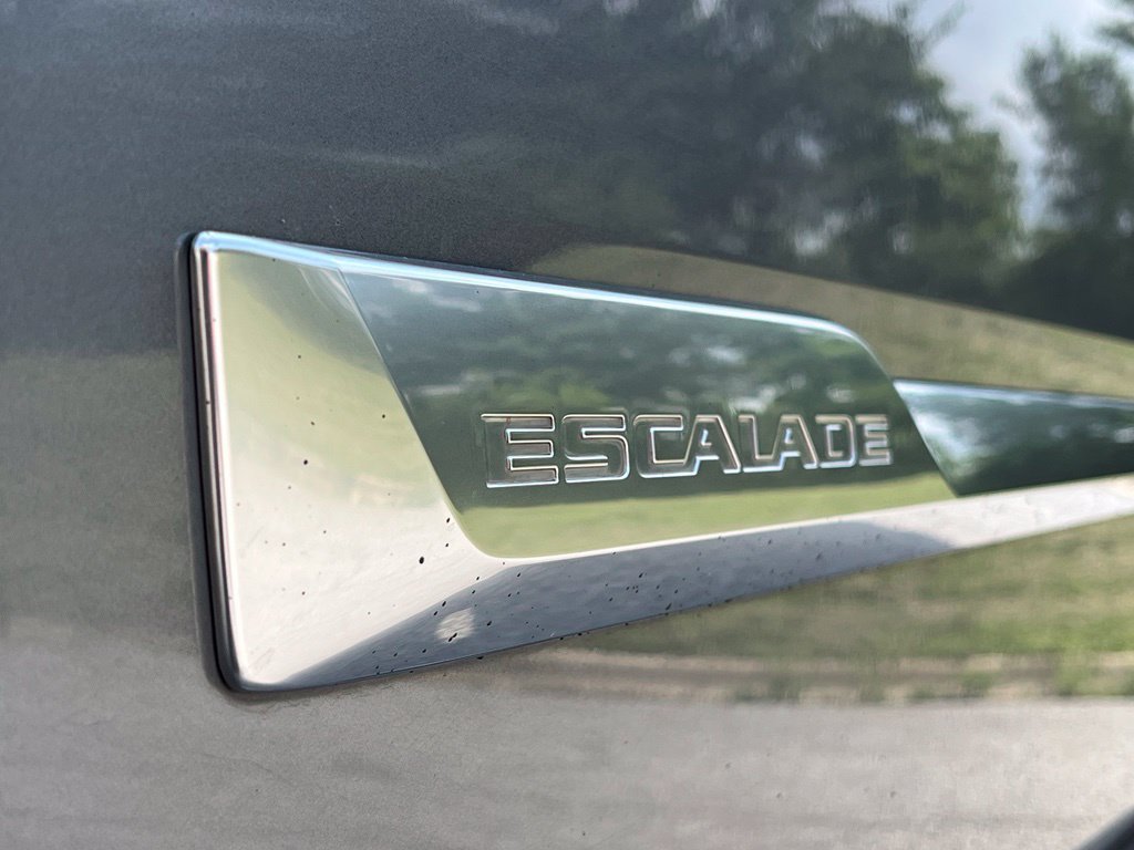 Used 2018 Cadillac Escalade Luxury w/ LPO, Radiant Package AWD/4WD image 12