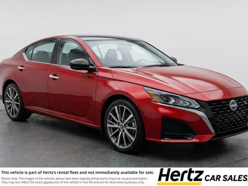 Used 2025 Nissan Altima 2.5 SV FWD image 1