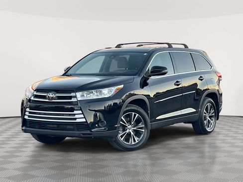 Used 2019 Toyota Highlander LE image 1