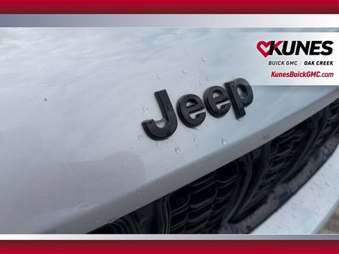 Used 2023 Jeep Grand Cherokee Altitude AWD/4WD image 40