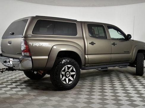 Used 2015 Toyota Tacoma 4x4 Double Cab w/ TRD Off-Road Package image 4