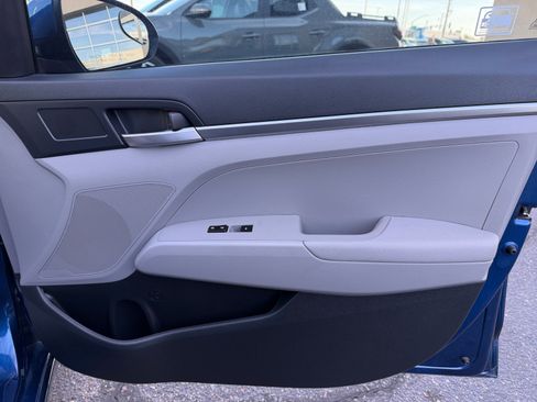 Used 2020 Hyundai Elantra SE image 16