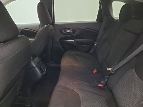 Used 2019 Jeep Cherokee Latitude w/ Cold Weather Group image 18