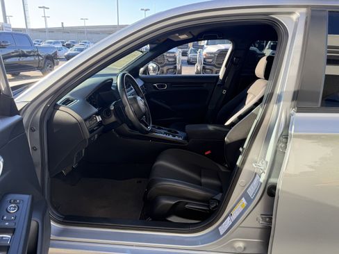 Used 2025 Honda Civic Sport image 25