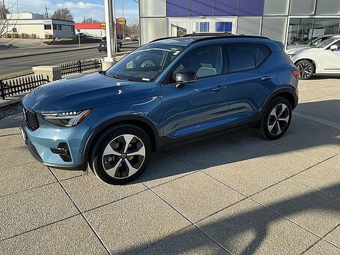 Certified 2025 Volvo XC40 B5 Plus image 11