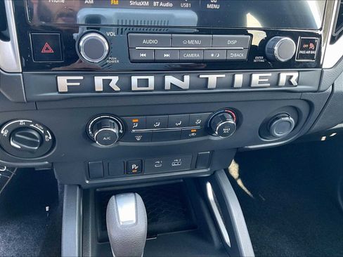 Used 2025 Nissan Frontier SV image 41