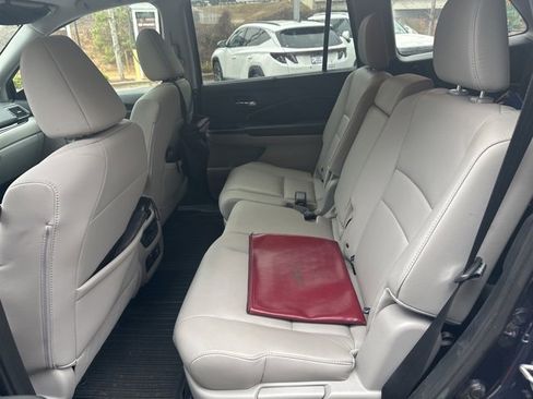 Used 2019 Honda Pilot Touring image 6