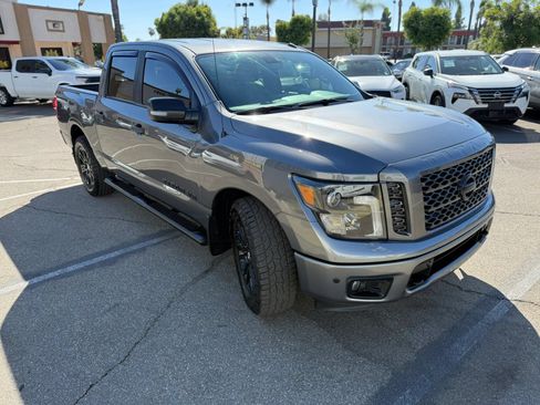 Used 2019 Nissan Titan SV w/ SV Convenience Package AWD/4WD image 3
