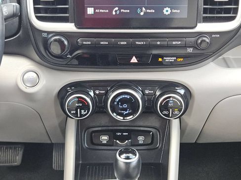 Used 2025 Hyundai Venue SEL FWD image 21