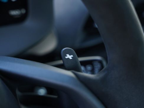 Used 2025 McLaren Artura image 12