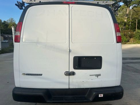 Used 2017 Chevrolet Express 2500 image 8