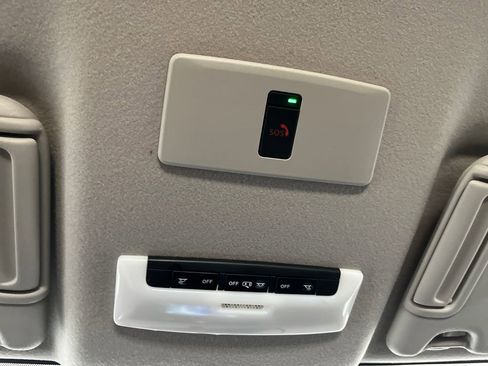 Used 2024 Nissan Versa SR w/ Trunk Package image 75