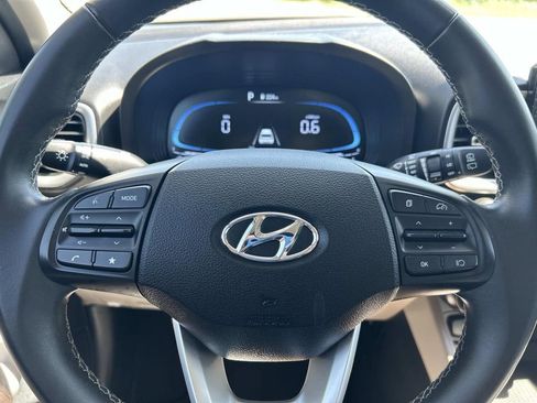 Used 2025 Hyundai Venue SEL FWD image 30