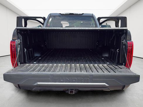 Used 2022 Toyota Tundra SR5 w/ SR5 Convenience Package AWD/4WD image 11