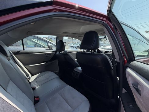 Used 2017 Toyota Camry XSE w/ Moonroof Package FWD image 4