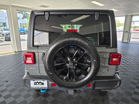 Used 2023 Jeep Wrangler Unlimited Sahara AWD/4WD image 4