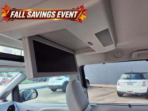 Used 2017 Toyota Sienna XLE Premium FWD image 14