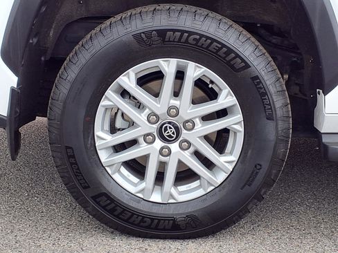 Certified 2025 Toyota Sequoia SR5 AWD/4WD image 7