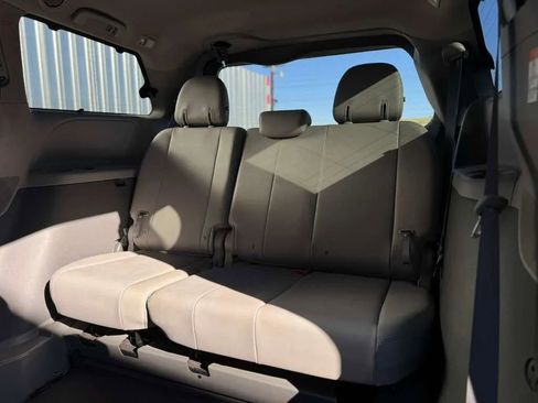 Used 2019 Toyota Sienna XLE w/ XLE Navigation Package image 19