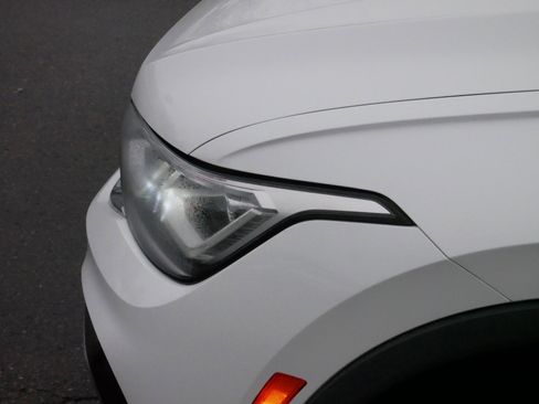 Certified 2022 Volkswagen Tiguan SEL R-Line image 16