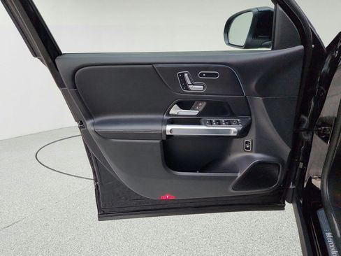 Used 2026 Mercedes-Benz GLB 250 image 31