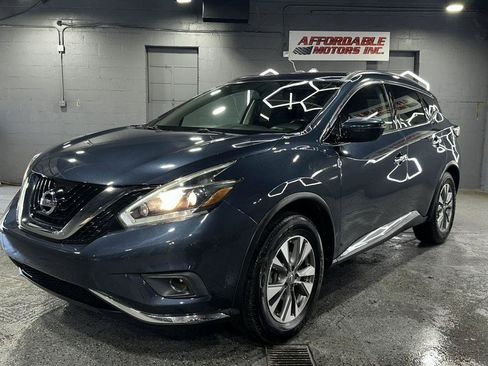 Used 2018 Nissan Murano SV FWD image 2
