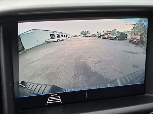 Used 2022 Chevrolet Colorado LT w/ LT Convenience Package image 18