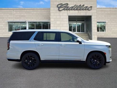 Used 2022 Cadillac Escalade Premium Luxury Platinum w/ Heavy-Duty Trailer Package AWD/4WD image 9
